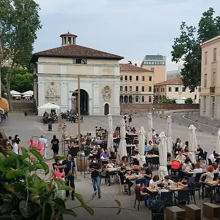 Storico Fronte Piazza In Borgo Portello Apartment *