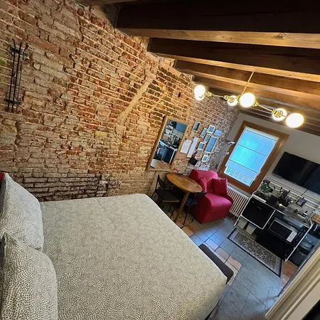 Apartment Storico Fronte Piazza In Borgo Portello